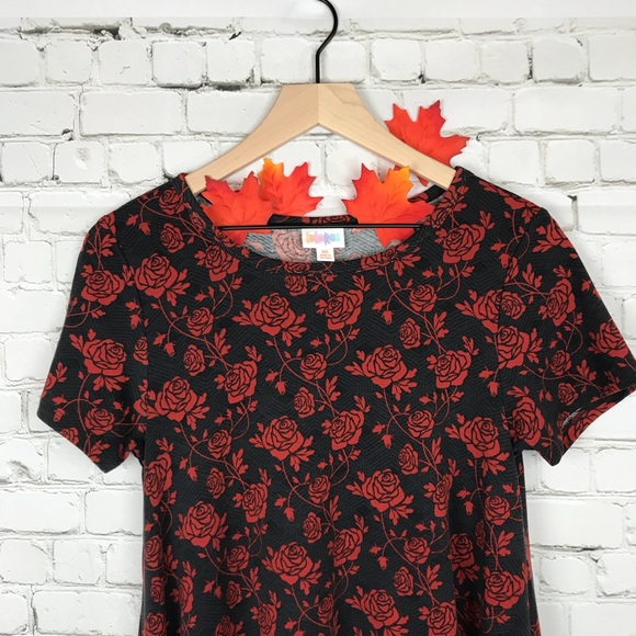 LuLaRoe Carly Gothic Floral Red Roses Black - Picture 3 of 7
